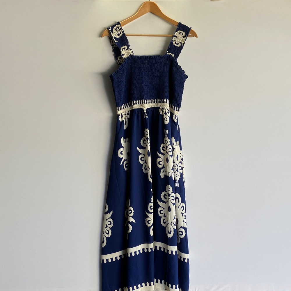 PRETTY GARDEN Chic Navy and Cream Floral Midi Dress